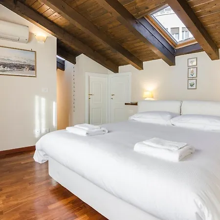 Flat 13: Elegante E Luminoso Con Terrazzo Privato