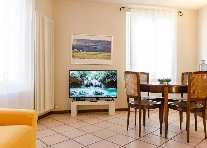 Flat 13: Elegante E Luminoso Con Terrazzo Privato