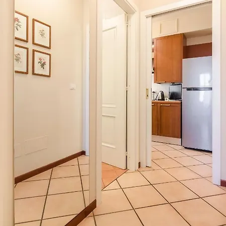 Flat 13: Elegante E Luminoso Con Terrazzo Privato Болонья