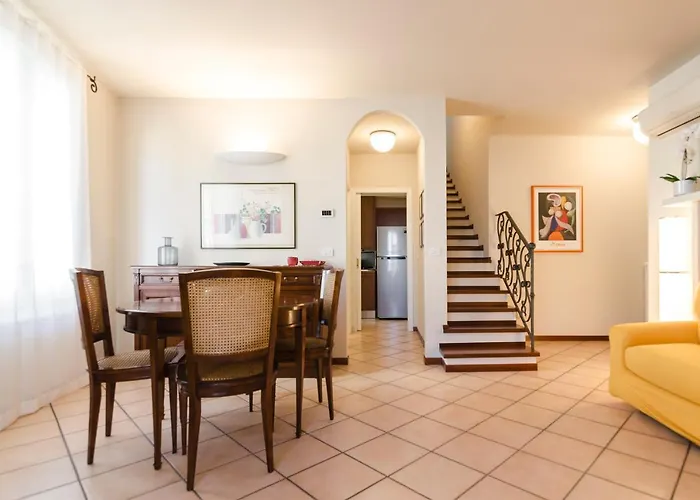 Appartement Flat 13: Elegante E Luminoso Con Terrazzo Privato Bologne