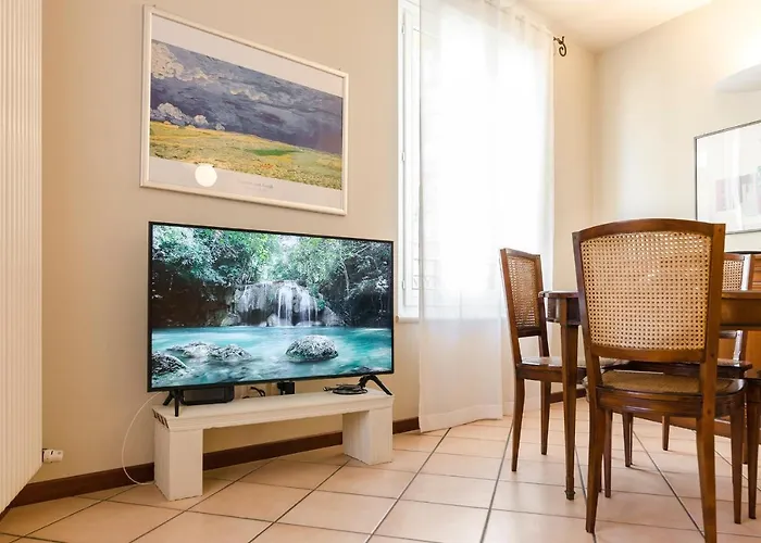 Apartment Flat 13: Elegante E Luminoso Con Terrazzo Privato Bologna