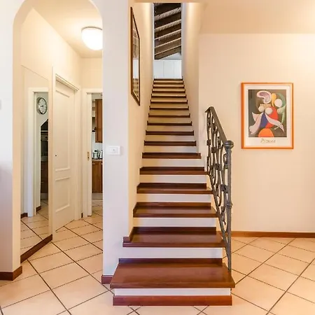 Apartman Flat 13: Elegante E Luminoso Con Terrazzo Privato